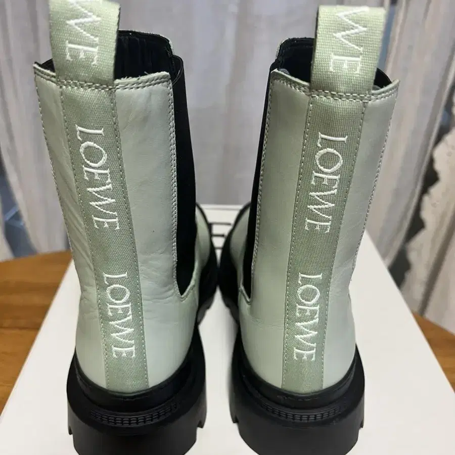 LOEWE 로에베 첼시부츠 카프스킨