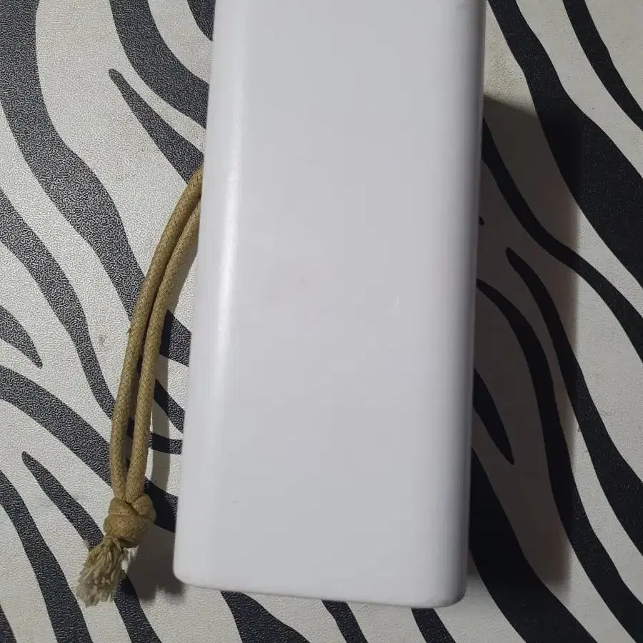 Yoobao 대용량 보조배터리 고속충전기 50000mAh  PD22,5W