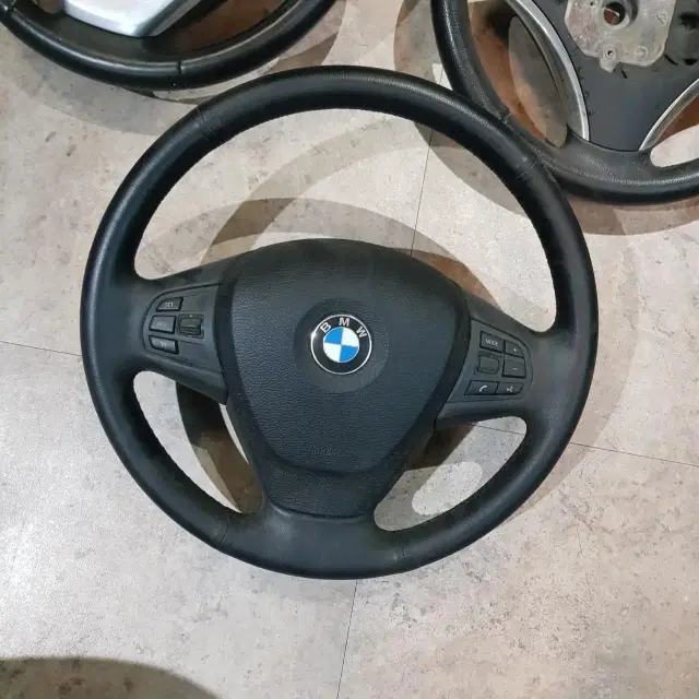 정품 bmw f30 순정 중고 핸들 (에어백포함) 팝니다