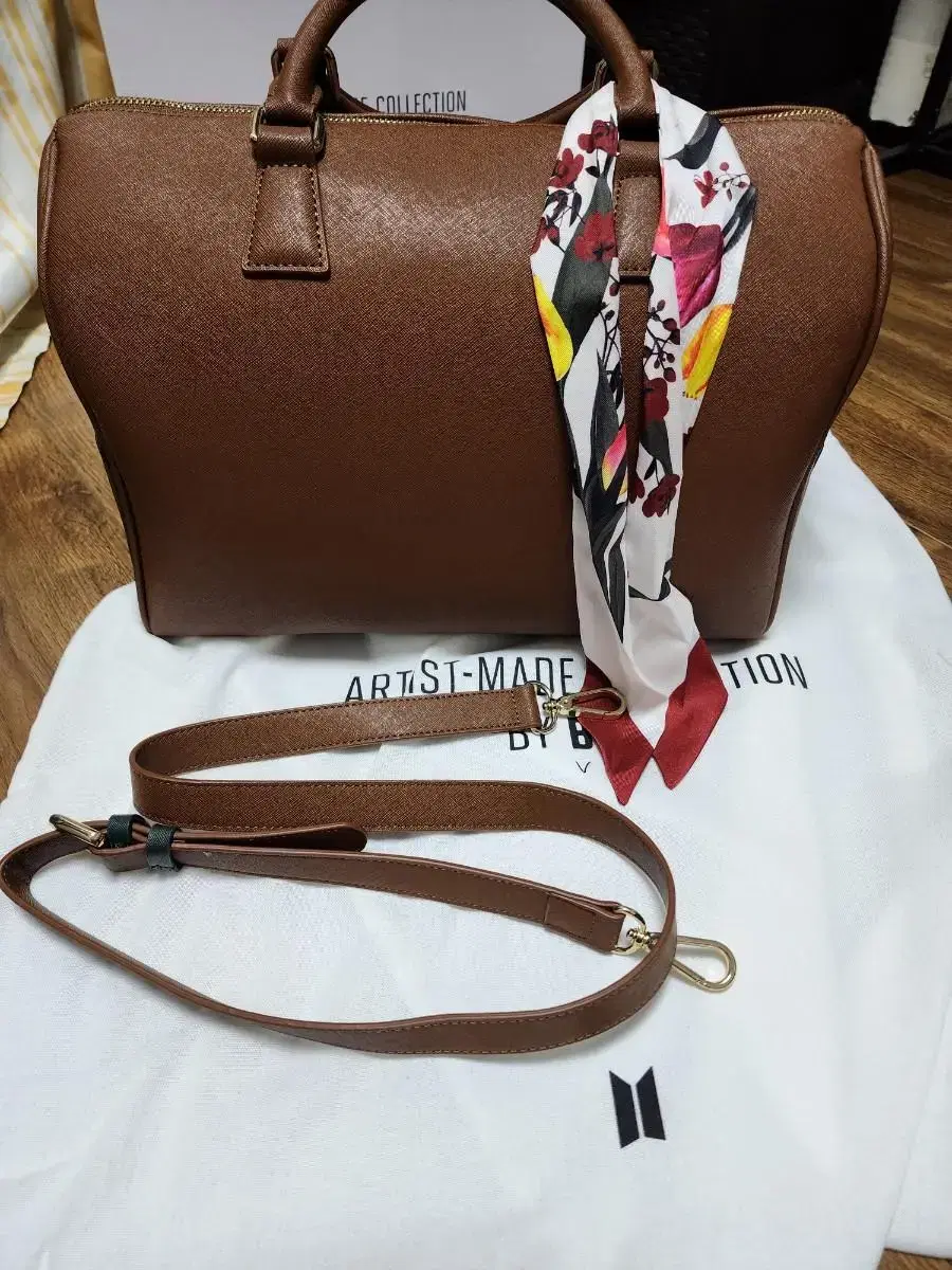 BTS v mu mute Boston bag , Vuitton wts (log,photocardX) Taehyung V