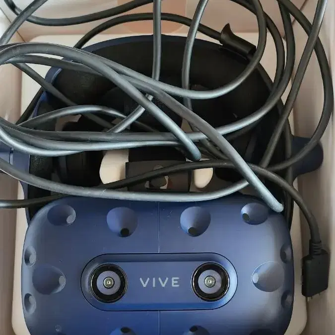 HTC VIVE PRO 풀킷 팝니다 vr기기