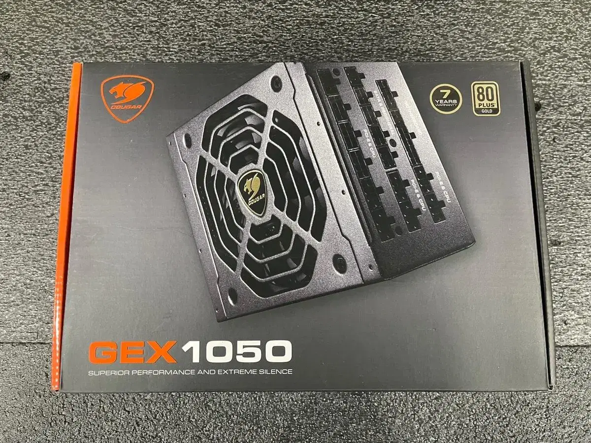 쿠거 1050w 풀모듈러 (신품급)