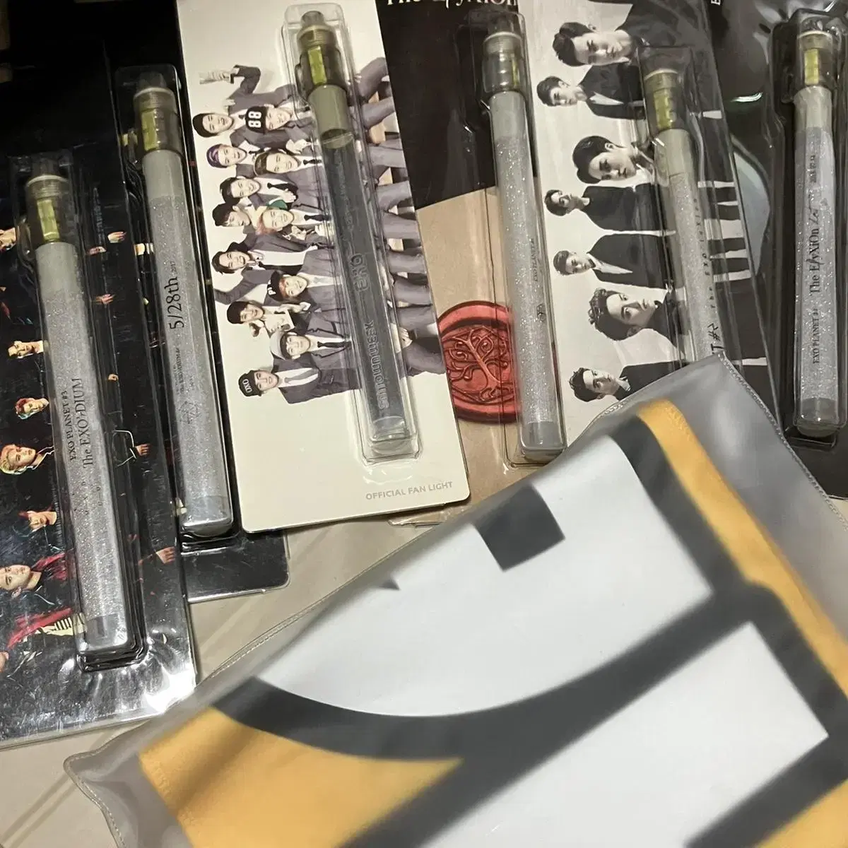 Exo Merchandise lightstick DVDs