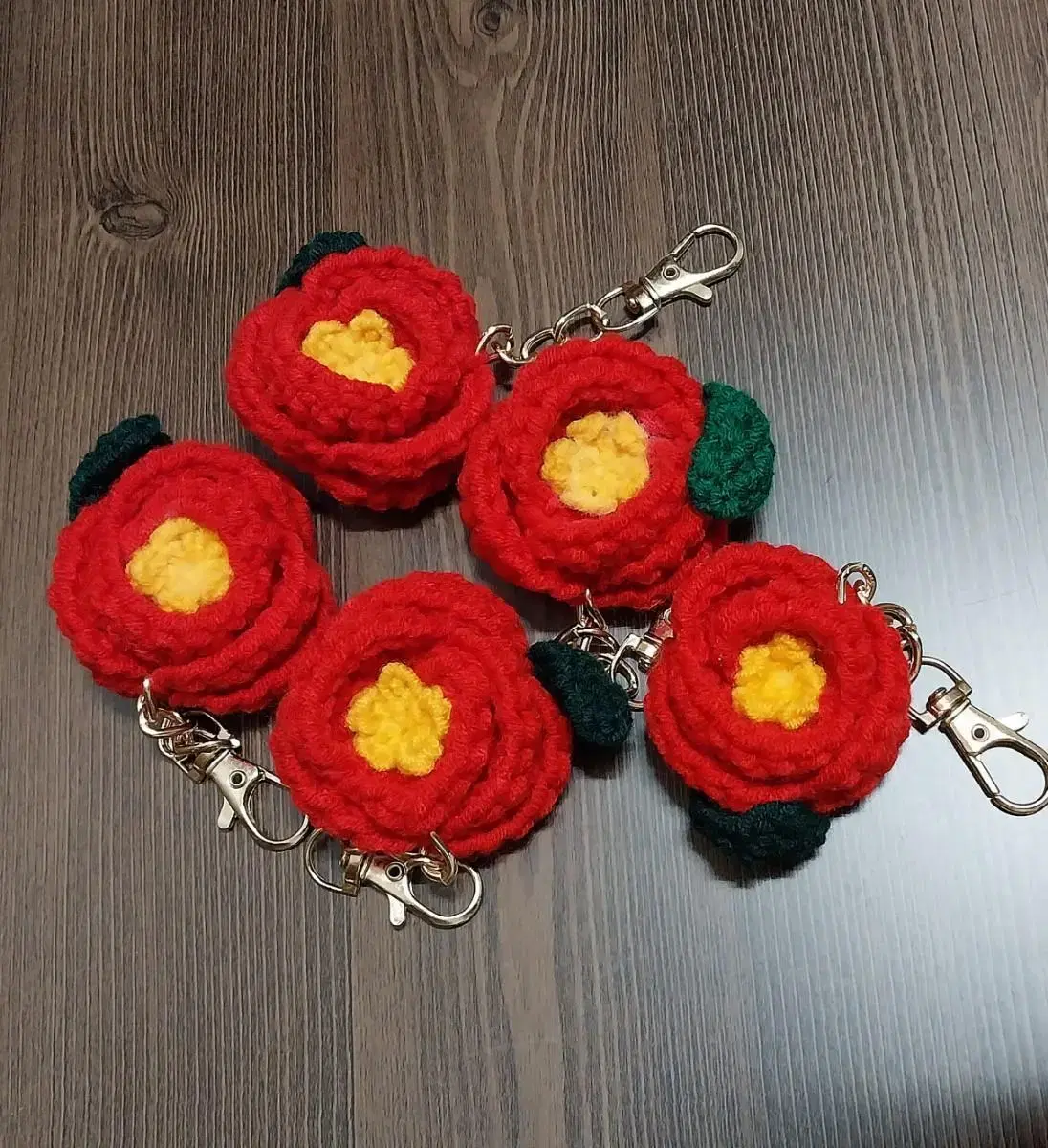 Camellia flower keyring. Corsage / Hand-knitted bag