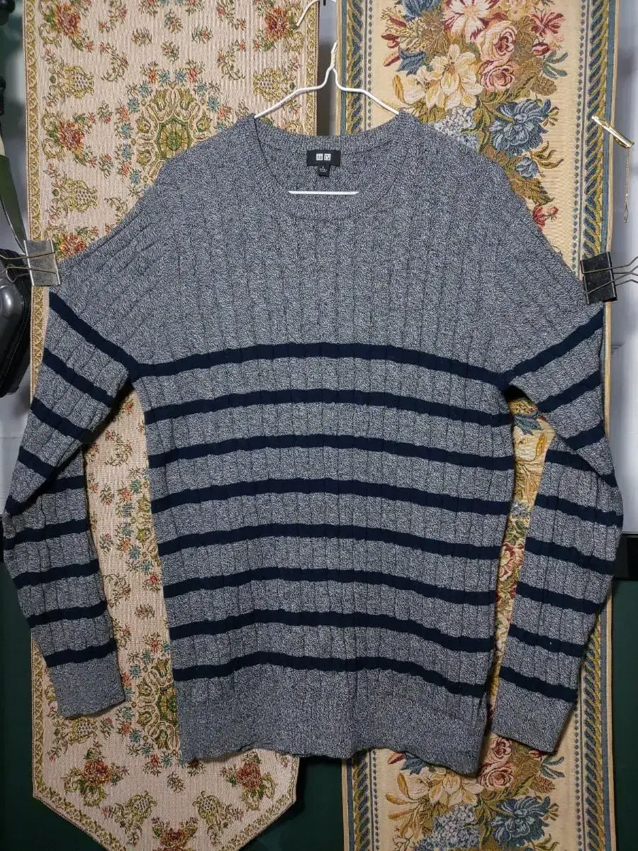 L Uniqlo Cotton Cashmere Slim Fit Pretzel Knit