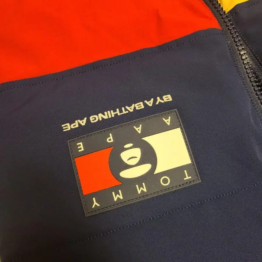 베이프 bape ape x tommy 콜라보 조끼 패딩