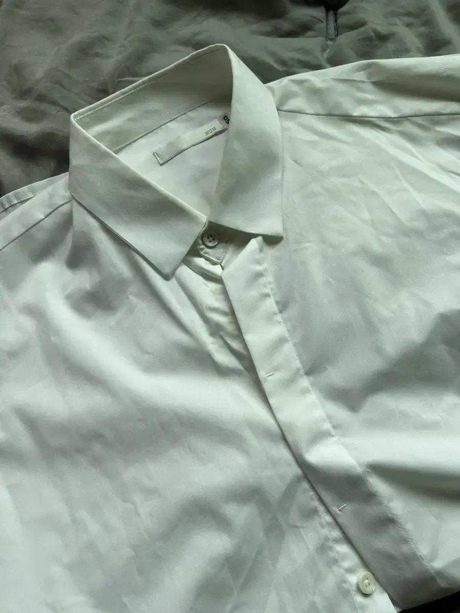 White hidden minimalist shirt (size 50)