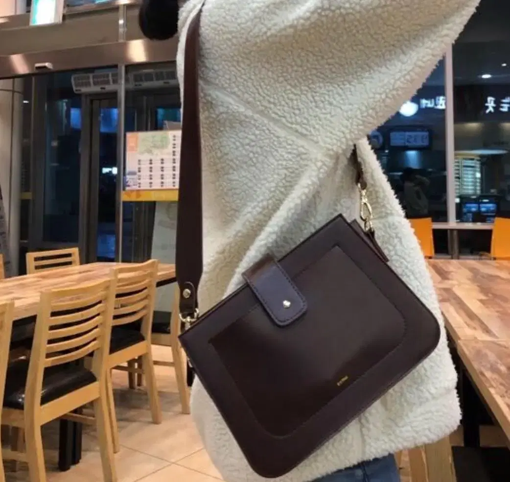 Secret Shoulder Bag Brown Shoulder Bag