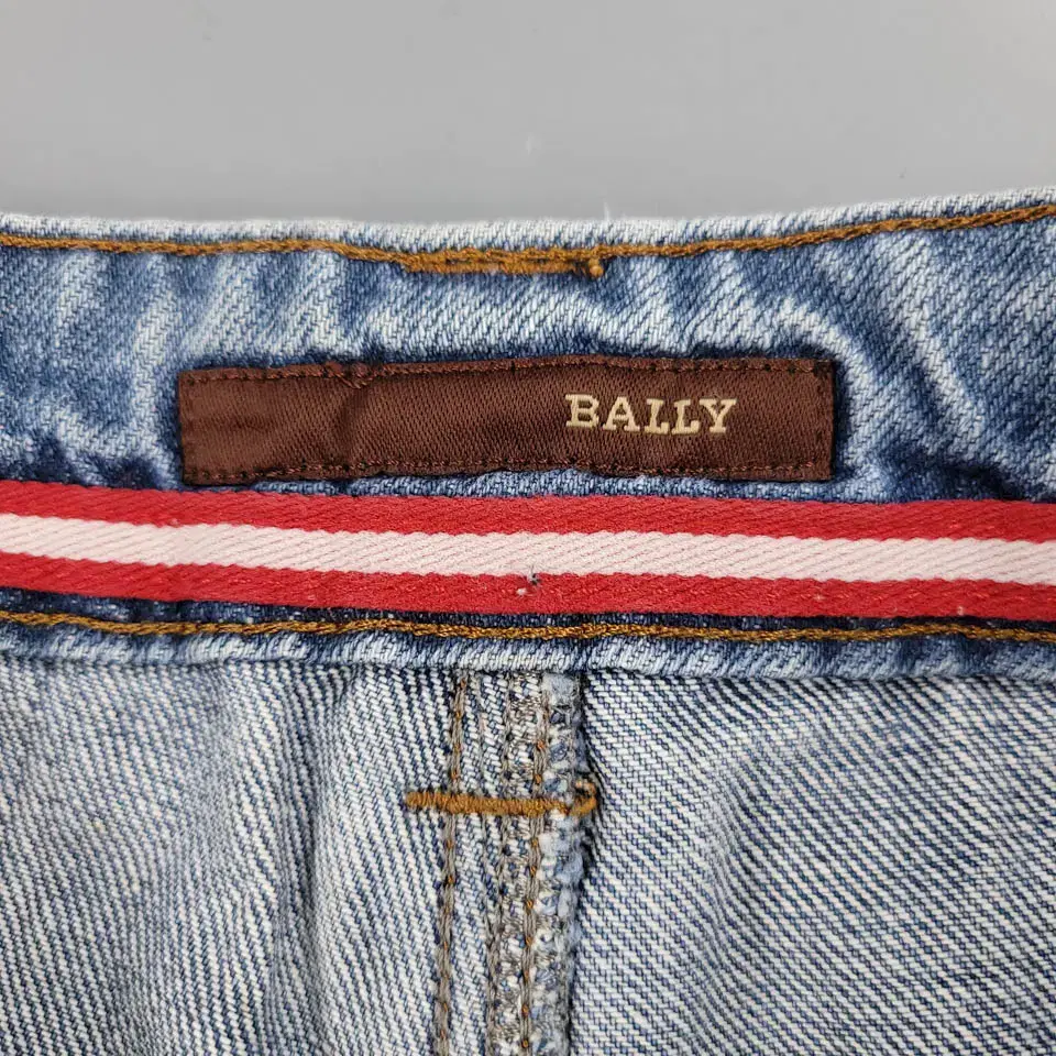 BALLY 발리 연청워싱 세미부츠컷 청바지 데님팬츠 27