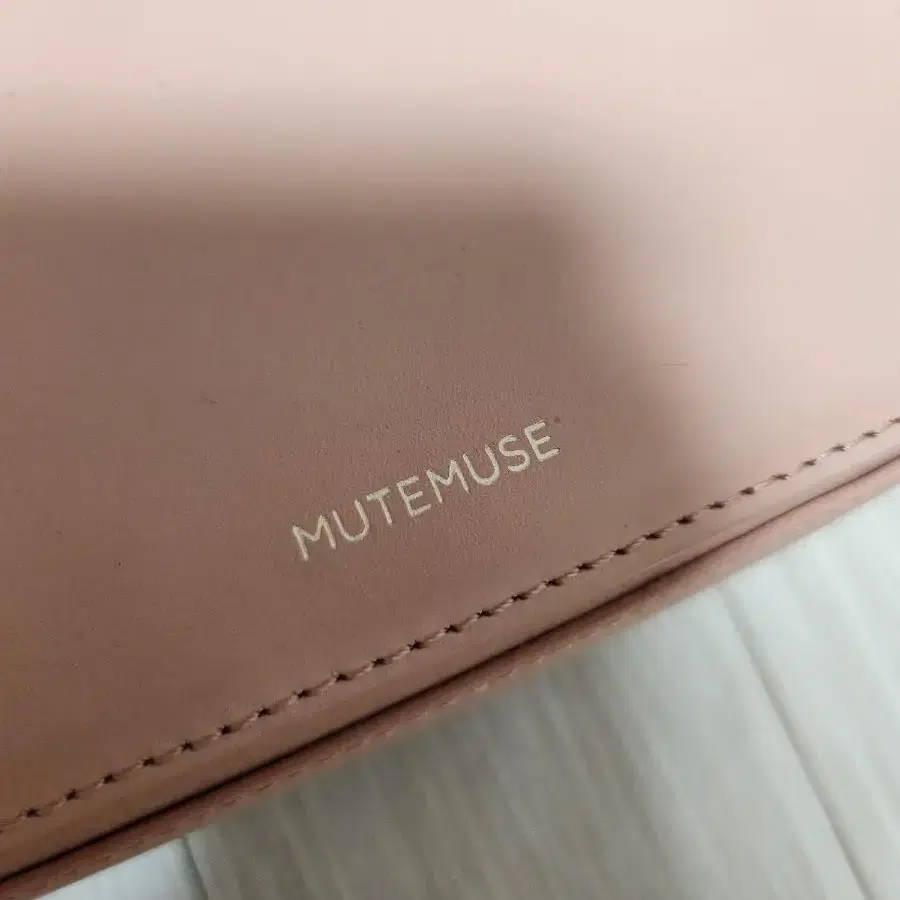 뮤트뮤즈 어뮤즈백 MUTEMUSE 와이드스트랩 로즈컬러