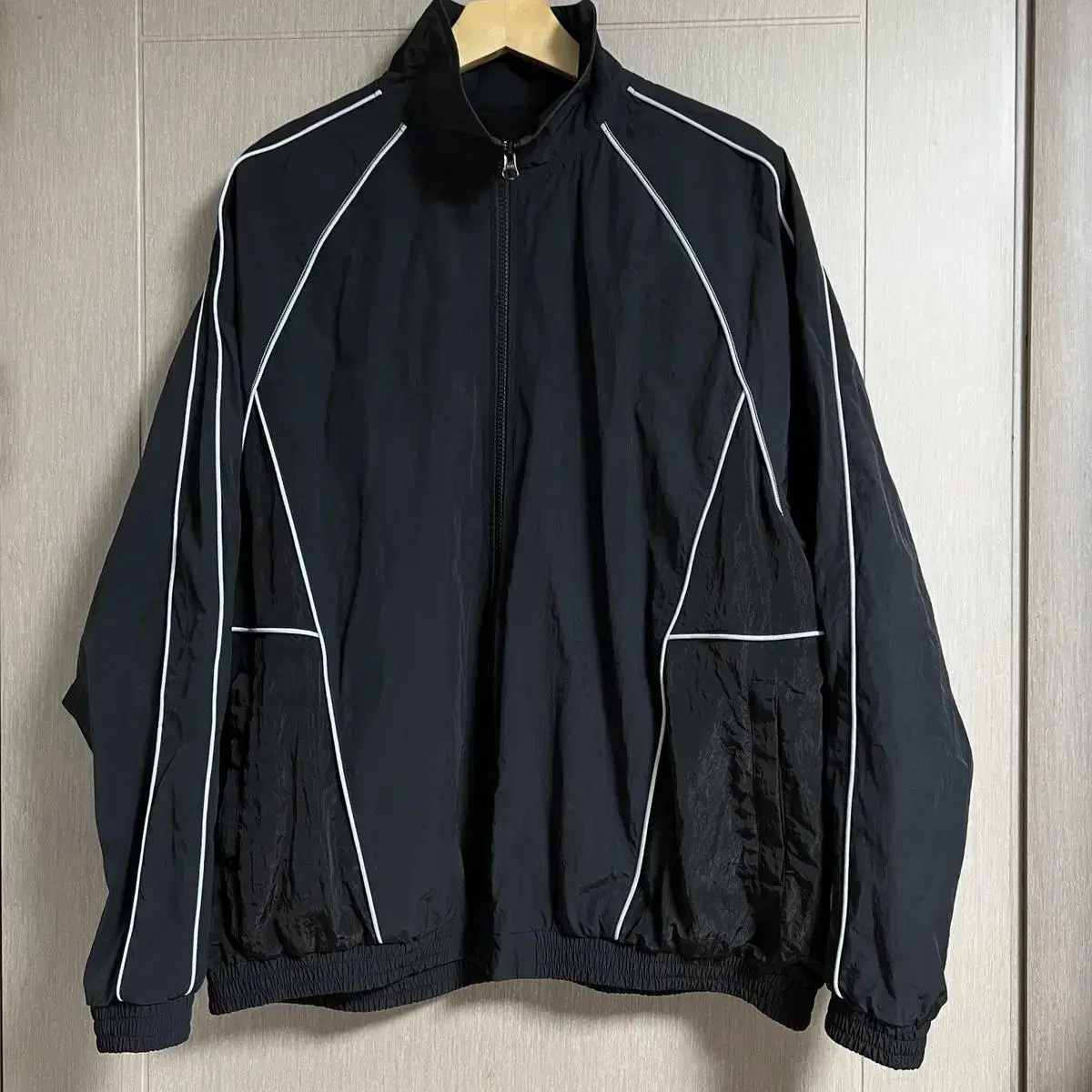 Ordinary People Collection Line Windbreaker