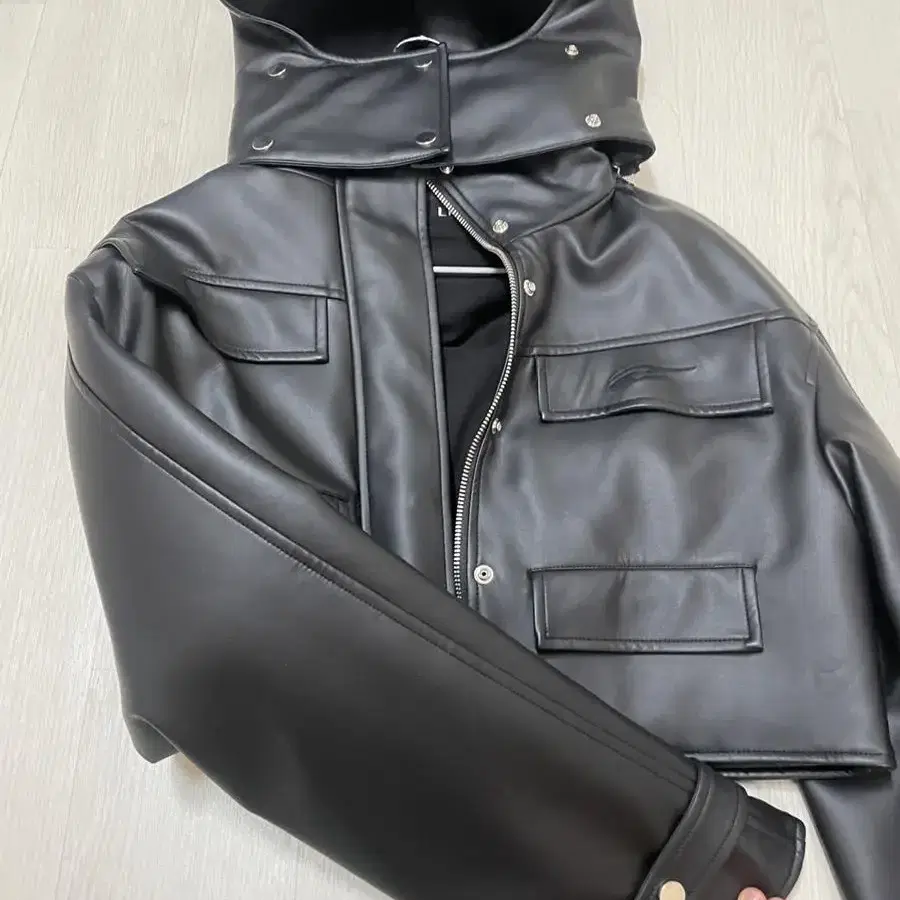 leey CROP BOMBER HOODIE JACKET BLACK