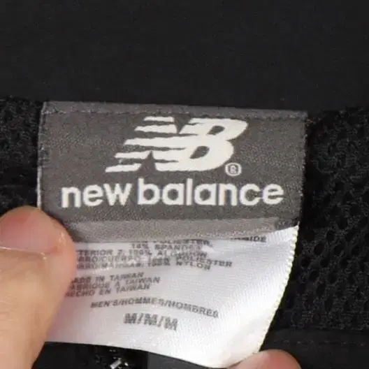 뉴발란스(NEW BALANCE) 바람막이