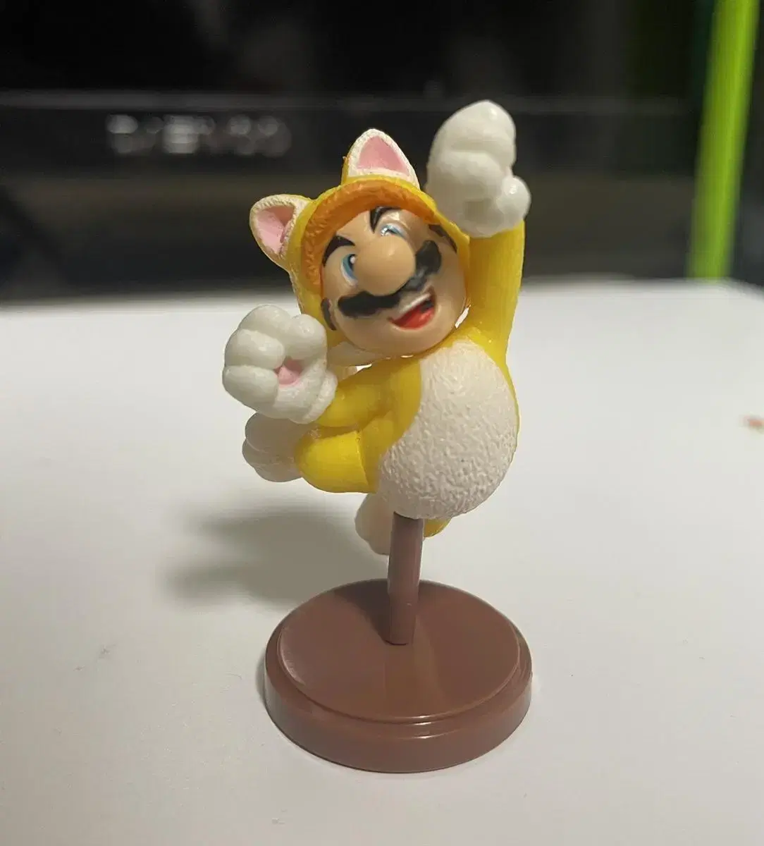 Disposition) Yellow Cat Cosplay Mario Figure