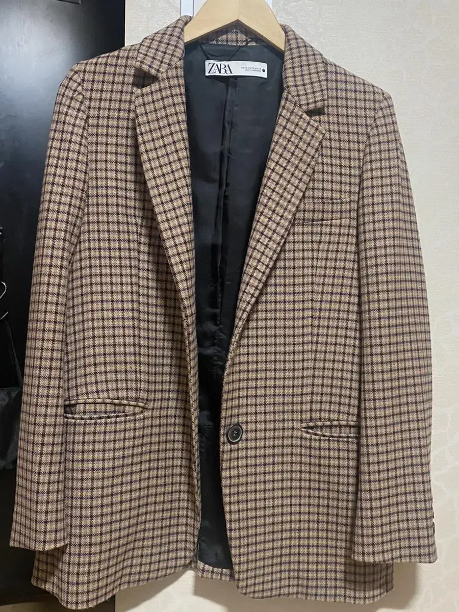 We sell the Zara blazer for 15,000 won.