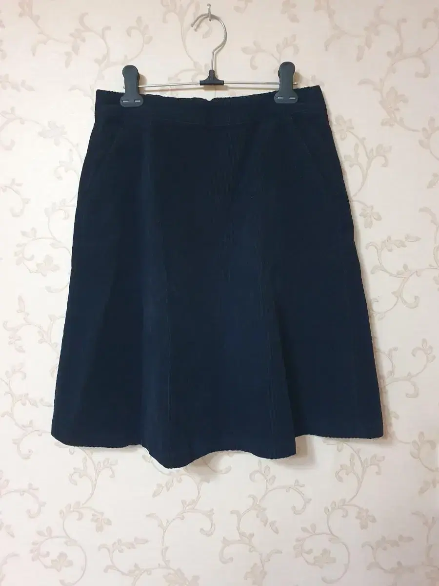 Navy ribbed skirt