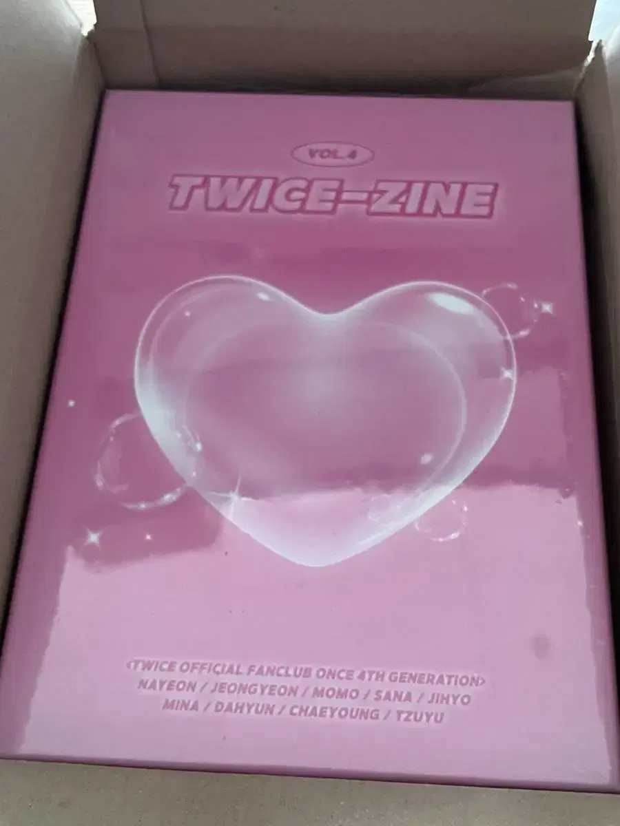 Twice's 4th Fan Club Kit