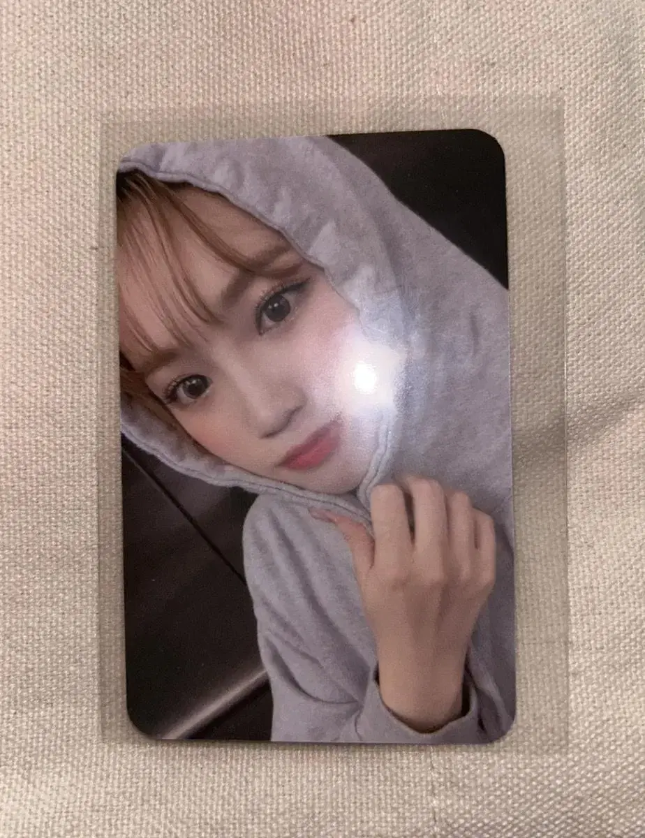 Hood chaewon photocard wts