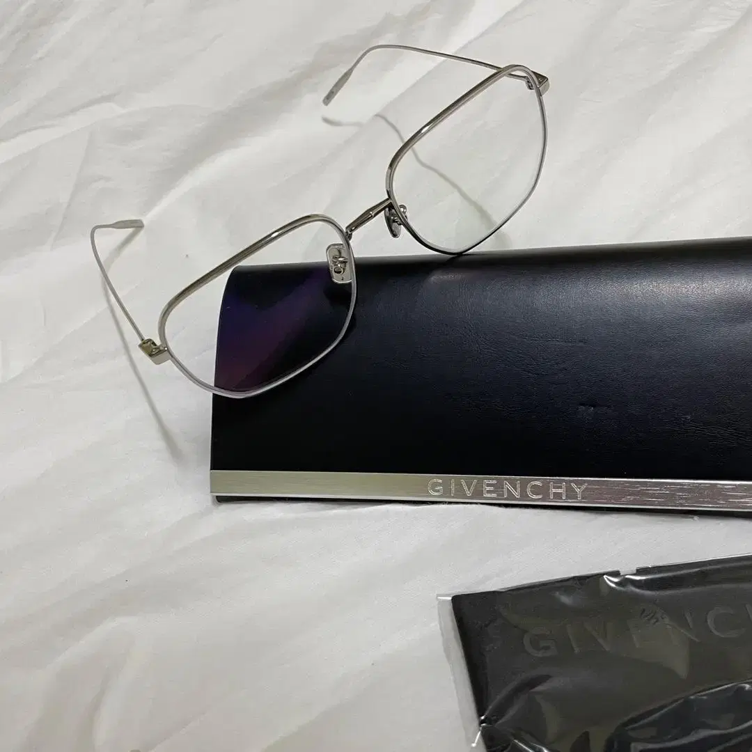 지방시 안경 Silver GV50007U Glasses