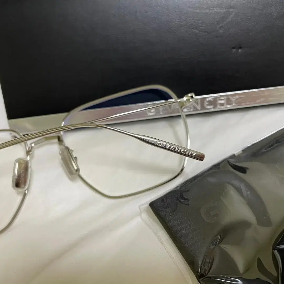 지방시 안경 Silver GV50007U Glasses