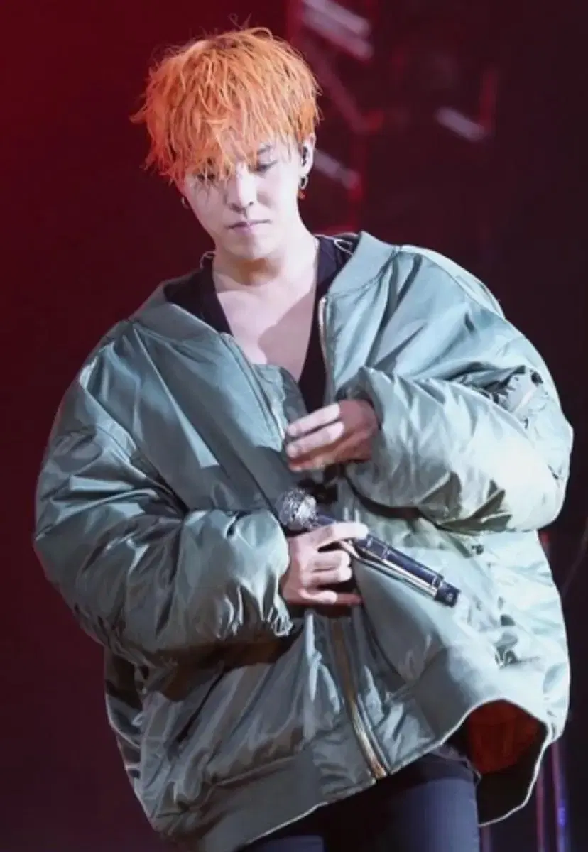 VETEMENTS GD G-Dragon Wearing Vetements First Edition Incision Bomber