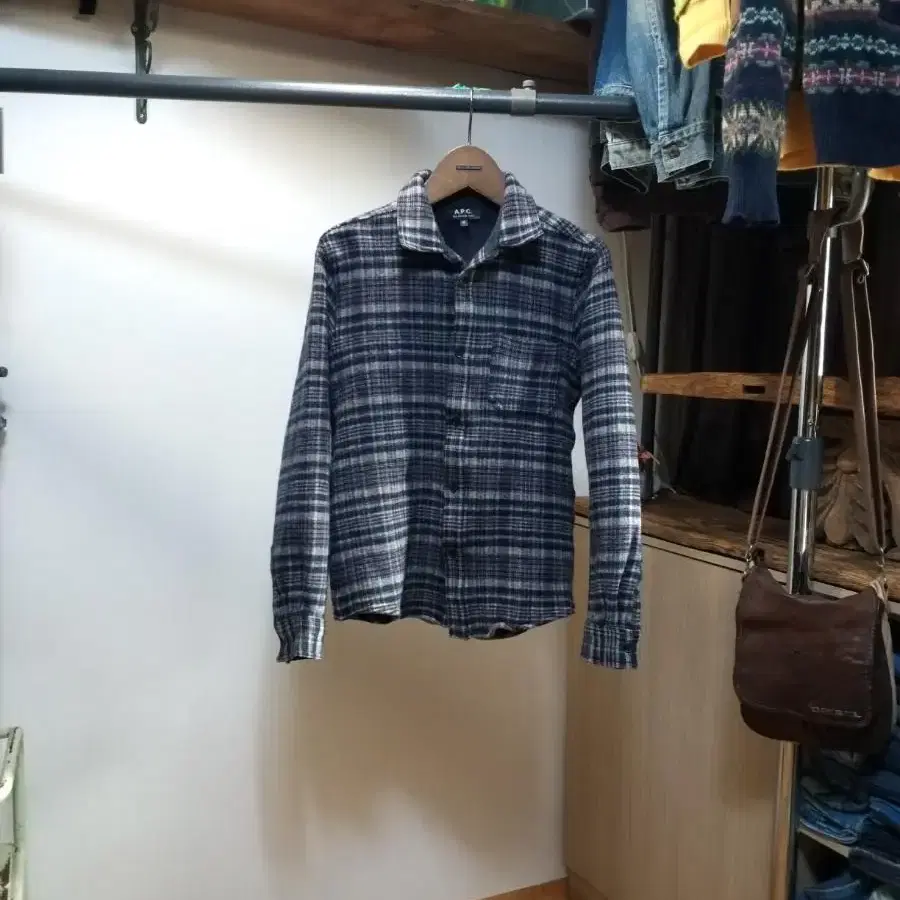 A.P.C  울 체크셔츠  . S