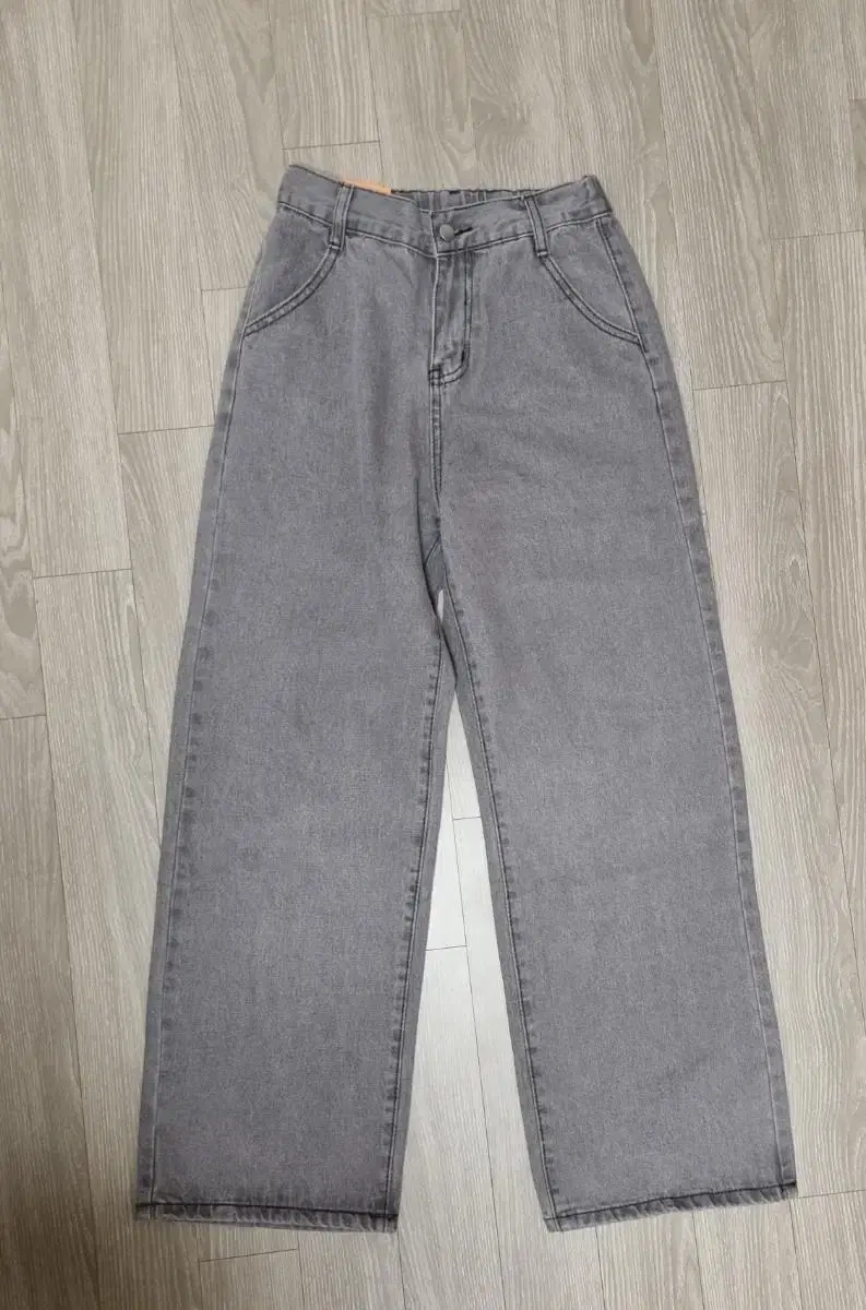 Medium-sized dark blue? Jeans (new)