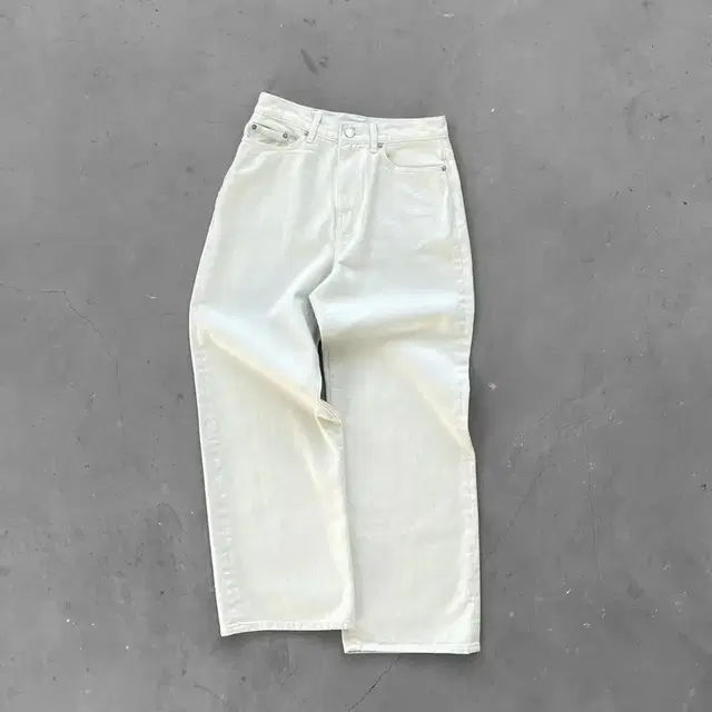 라벨아카이브 loose fit cotton jeans vanilla