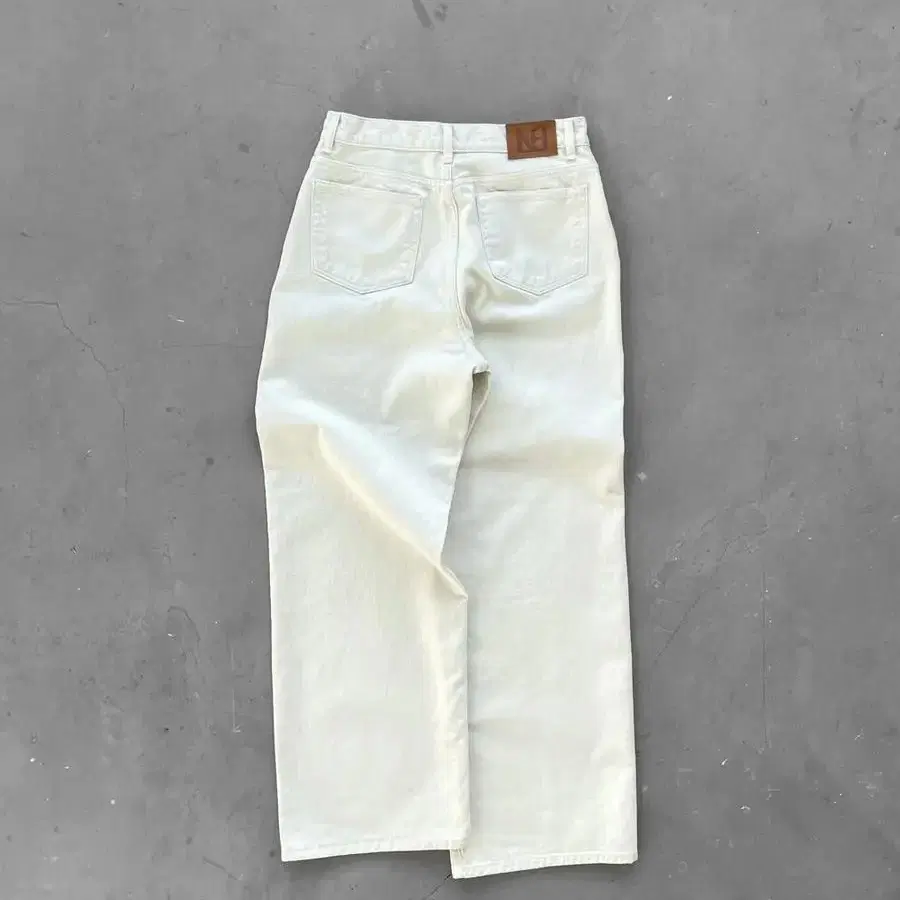 라벨아카이브 loose fit cotton jeans vanilla