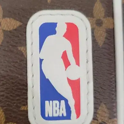 [S급] 루이비통 NBA 락커룸 한정판 파우치백 OS 풀구성