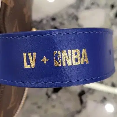 [S급] 루이비통 NBA 락커룸 한정판 파우치백 OS 풀구성