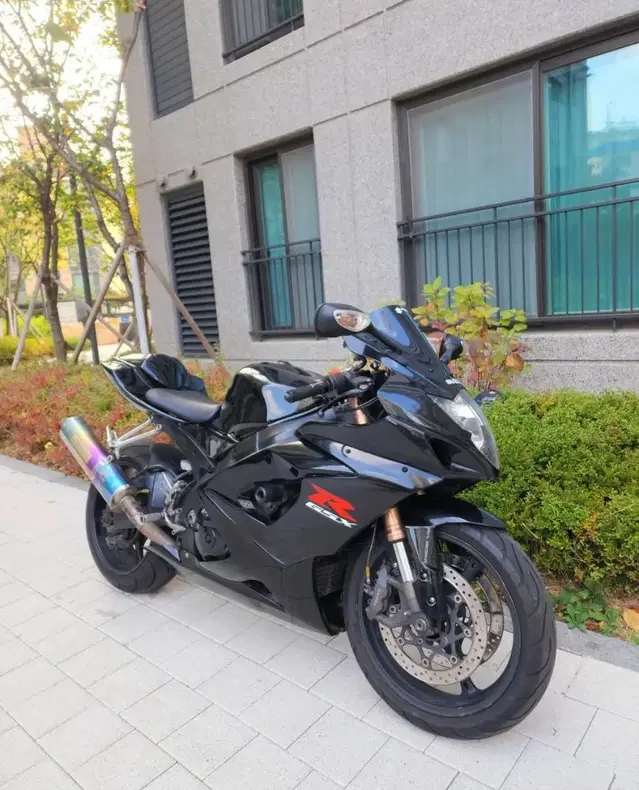 스즈끼 GSX R1000 알천 검정 2005년식 판매합니다.