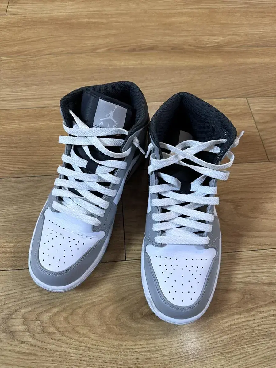 Nike Air Jordan 1Mid Light Smoke Gray