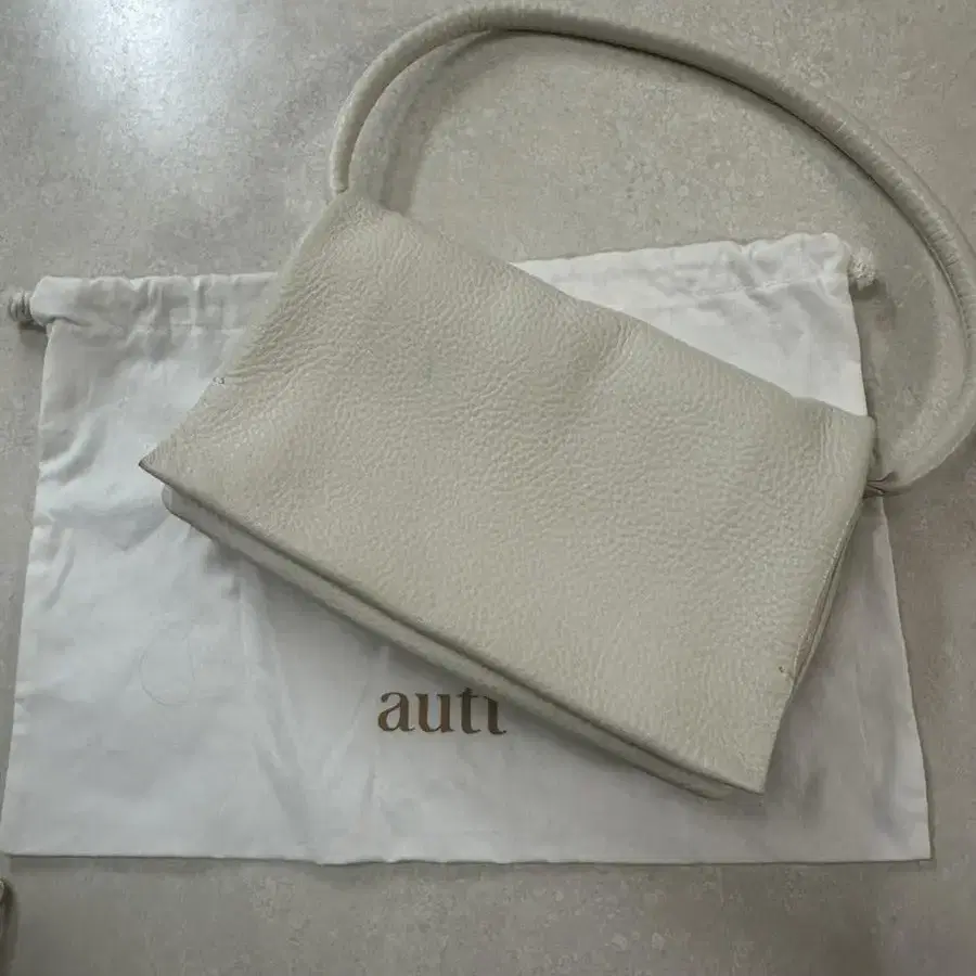 Autt folded bag 어트 폴디드백