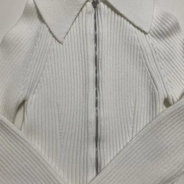 유즈 SHOULDER CUT OUT TWO WAY ZIP-UP KNIT