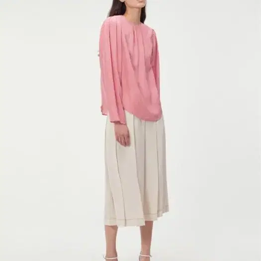 렉토 블라우스 textured pleats top