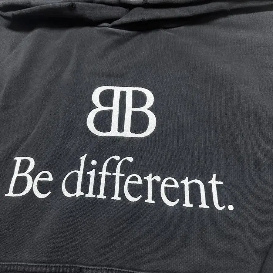 발렌시아가 BB로고 Be different 후드 m size