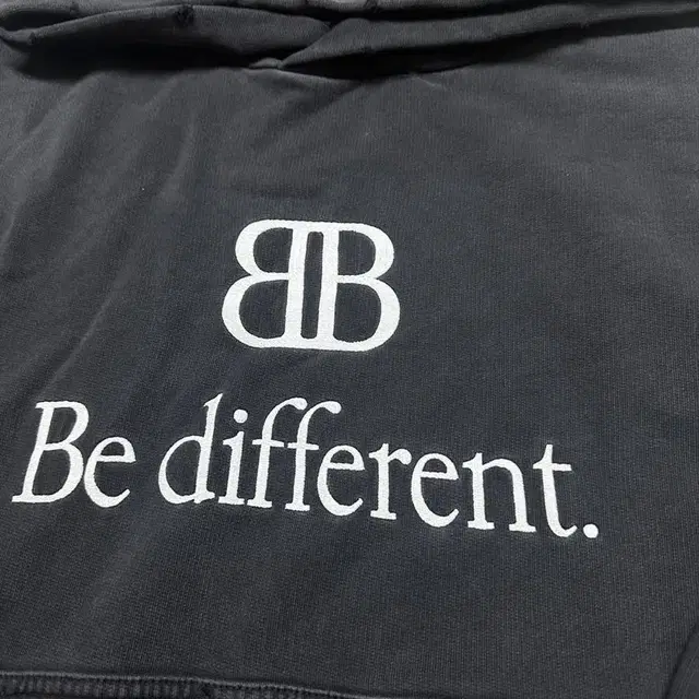 발렌시아가 BB로고 Be different 후드 m size