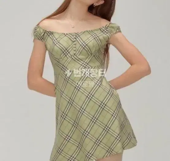 Sculptor Off Shoulder ONEPIECE Greenery