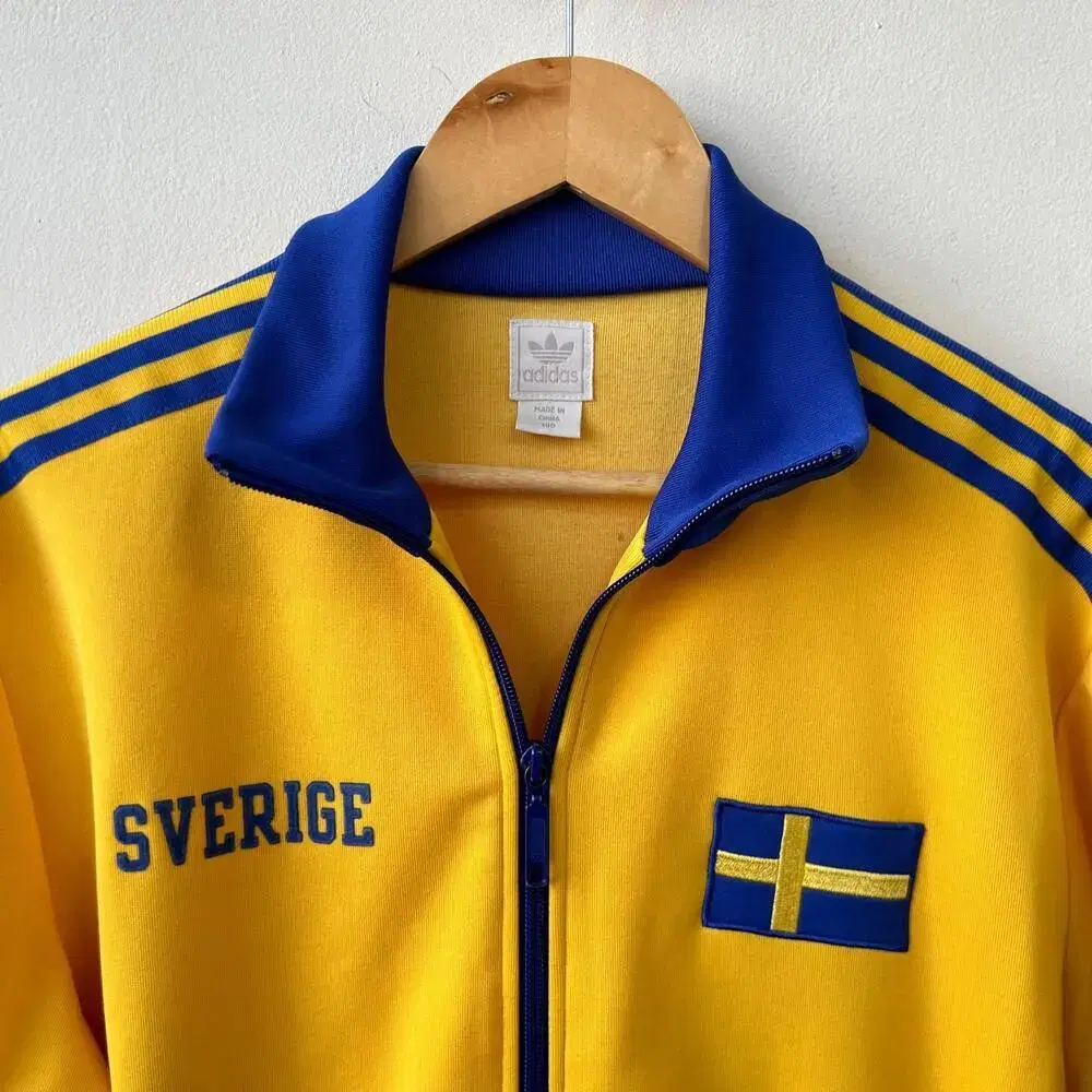 9954 - adidas Sweden Tracktop Jersey