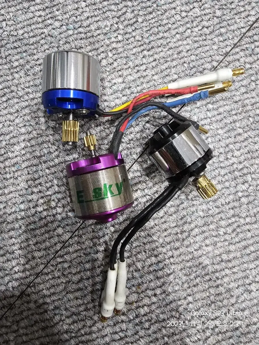 RC motor with a single cylinder