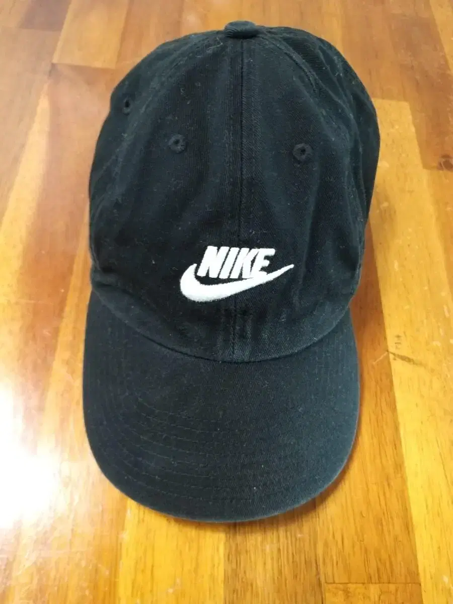 Women's Nike Heritage Ball Cap (Black. FREE)