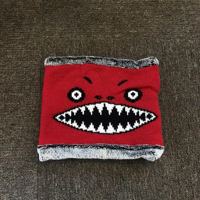 Vintage monkfish red knit neck warmer