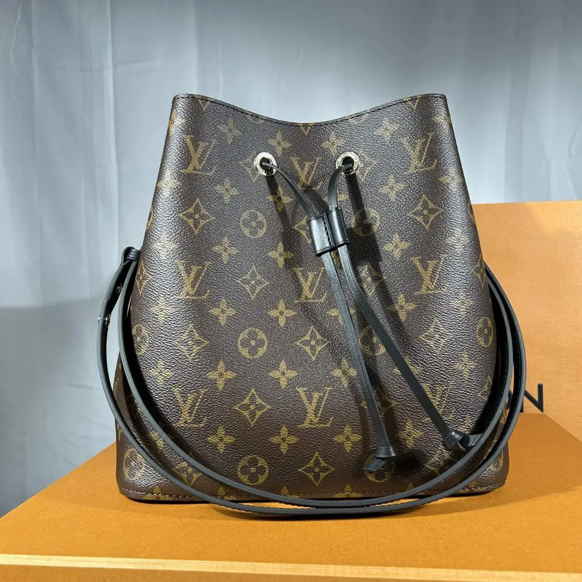 Louis Vuitton Neonoe M44020