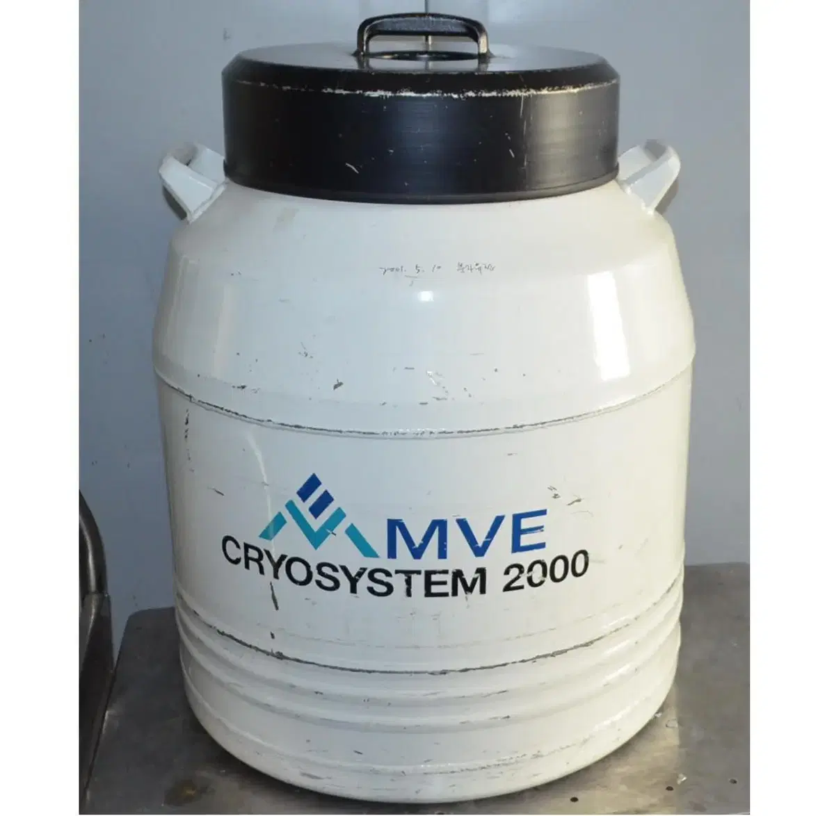 Cryosystem 2000 Nitrogen Storage Dewar