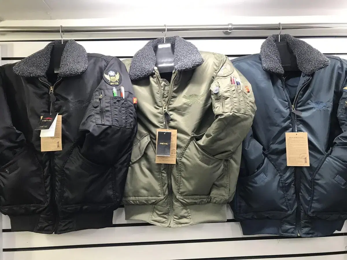 Black M 1 Khaki L 2 Navy XXL 1