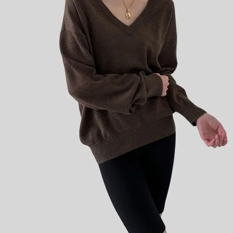 < (Yves Saint Laurent)brown v neck wool