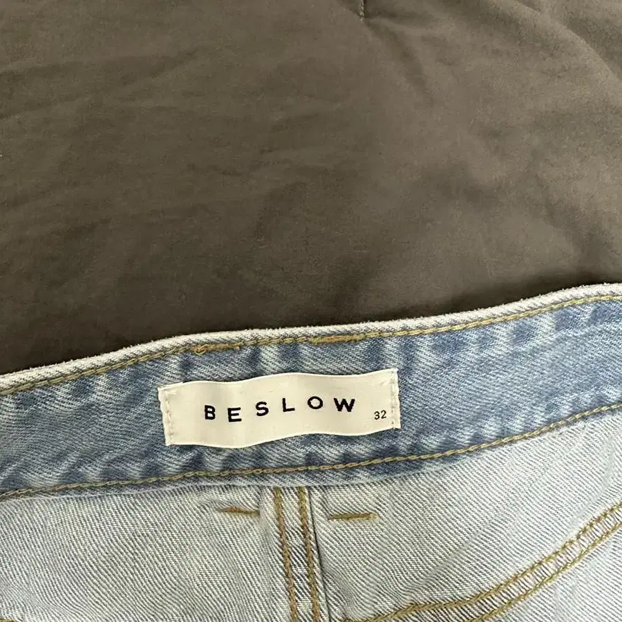 비슬로우 연청  COMFY WIDE FIT TWO TUCK SELVAGE