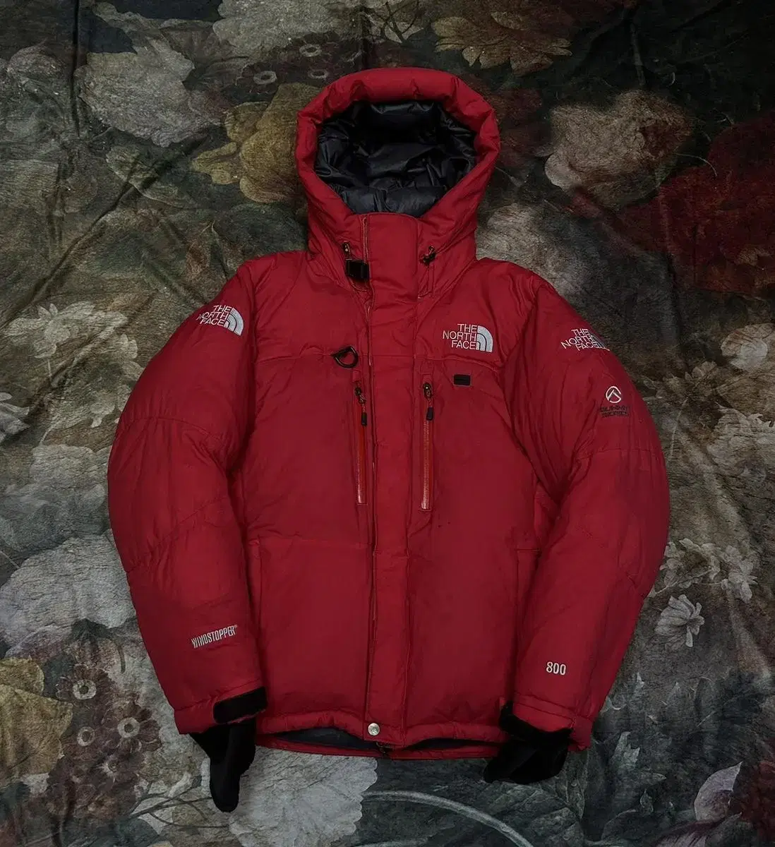 The North Face Summit Series Windstopper Red Himalaya Short Padded S The North Face Himalaya