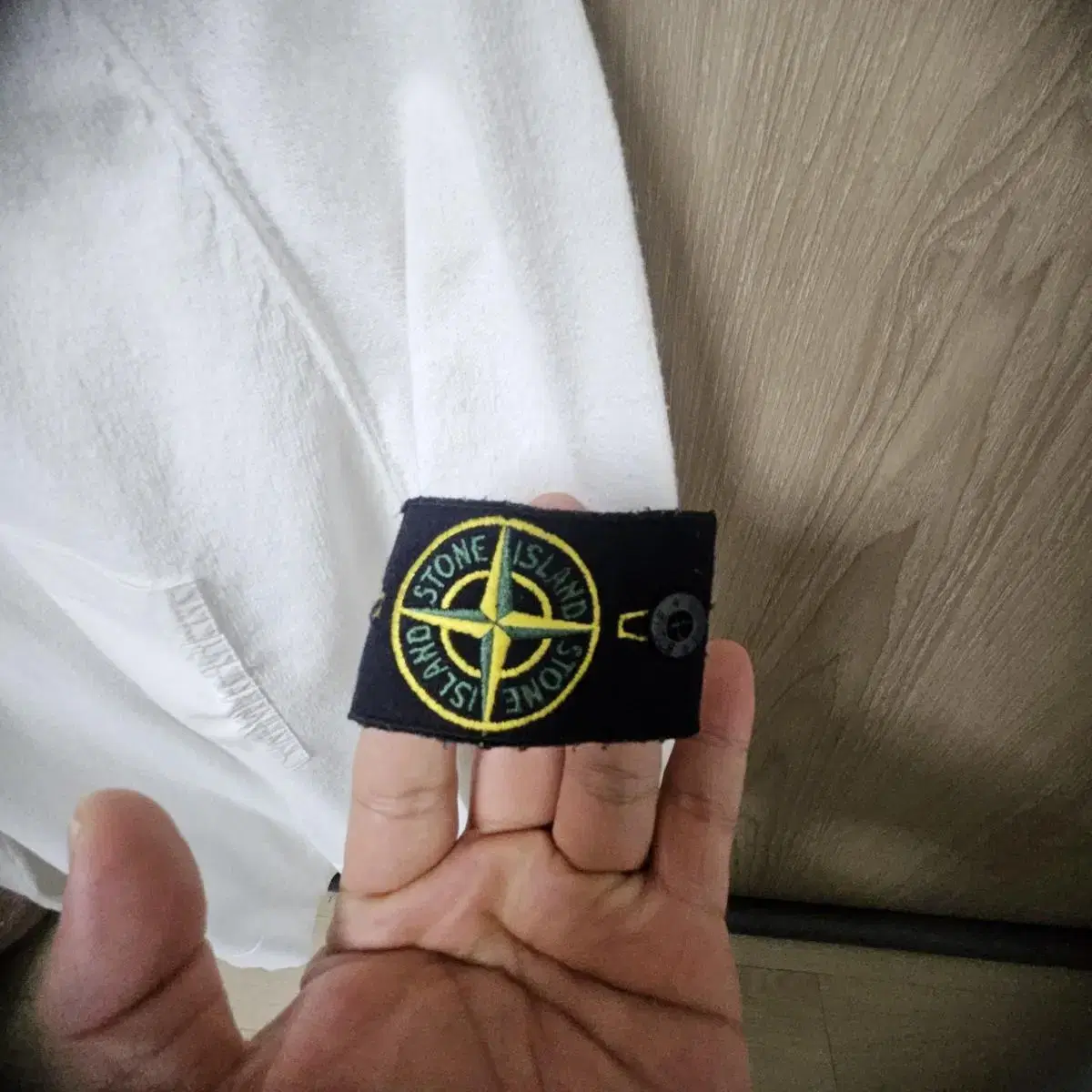 정품)Stone Island 화이트색 니트.XL사이즈